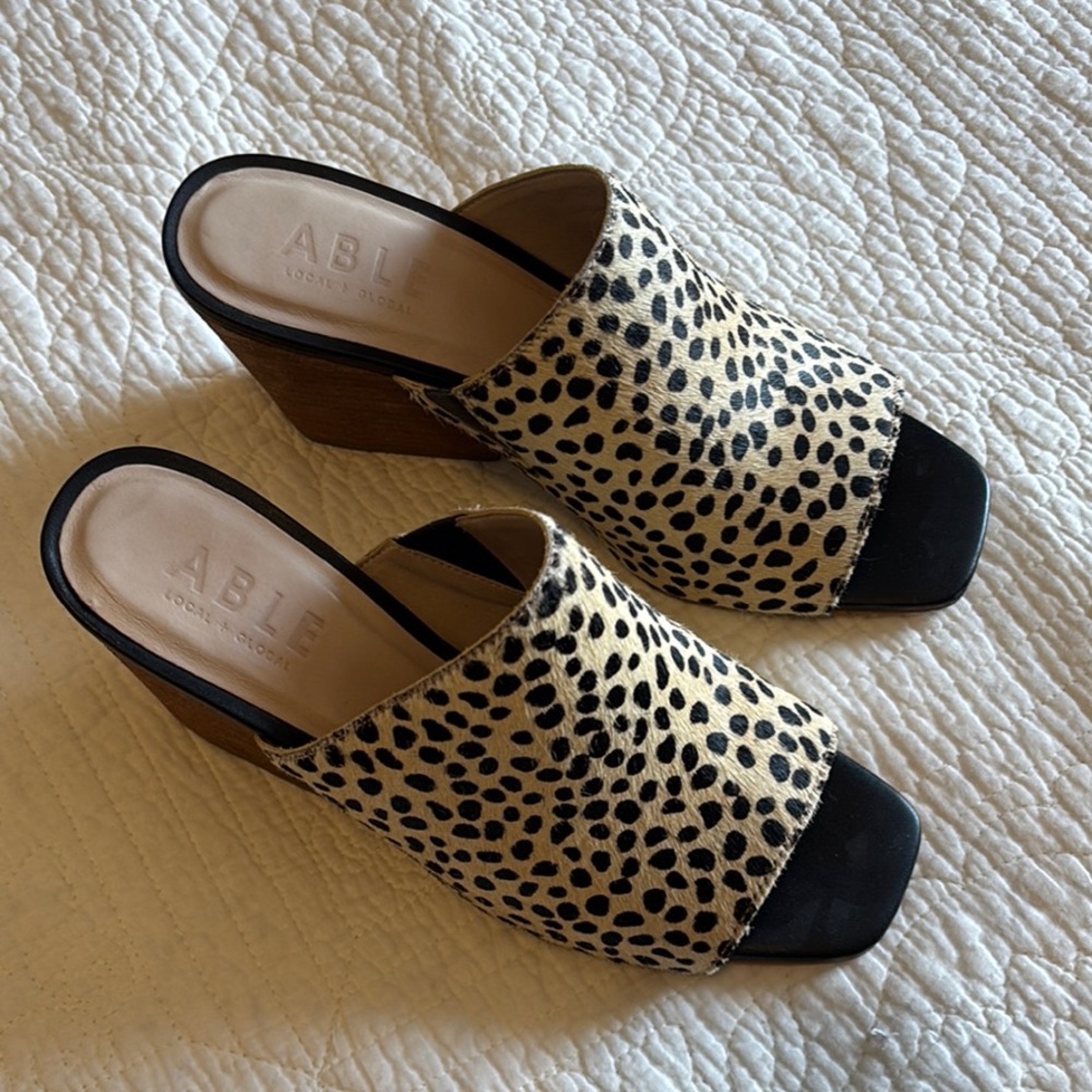 ABLE Women's Leopard Print Sandals - Black and Tan